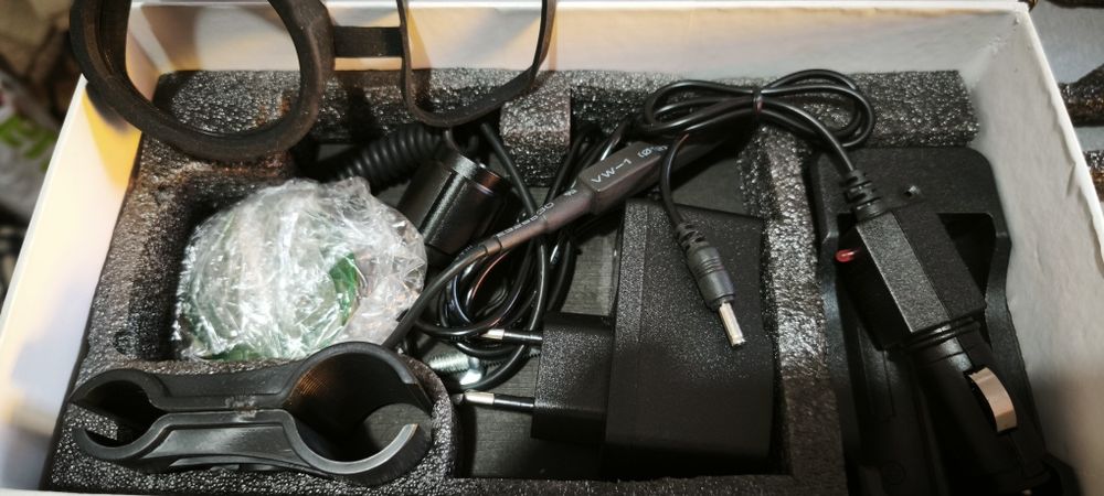 Потужний ліхтарик з кріпленням на рушницю та виносною кнопкою.