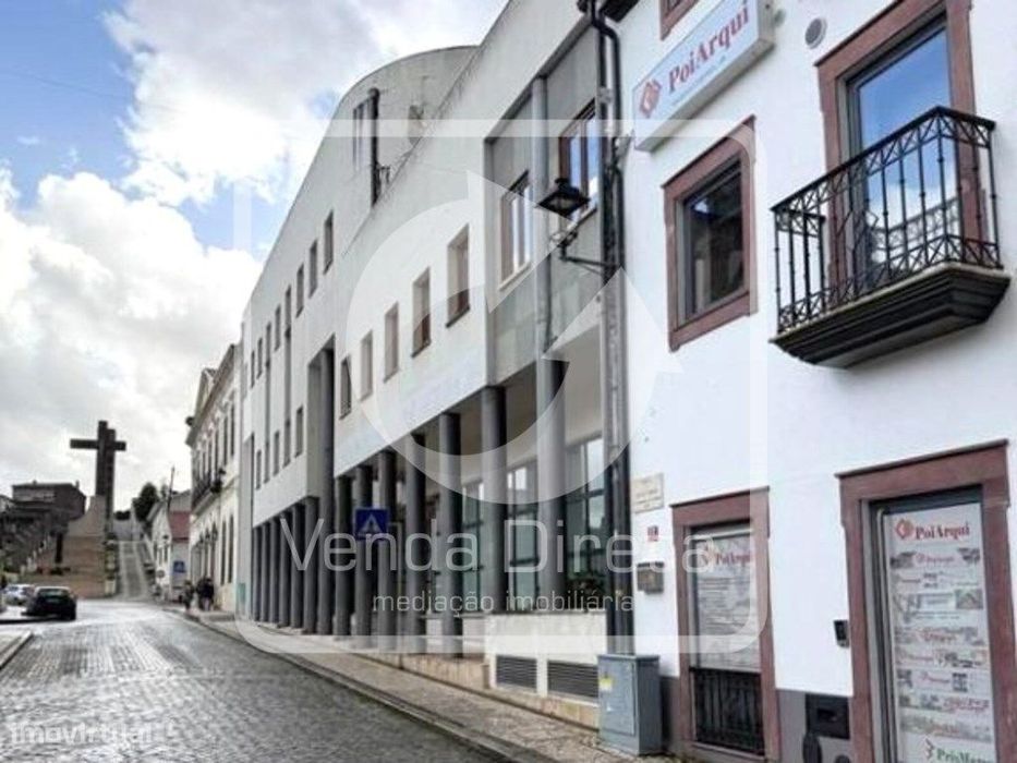 Loja ampla com excelente visibilidade no centro de Vila Nova de Poi...