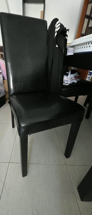 Mesa extensível + 4 Cadeiras Cabedal