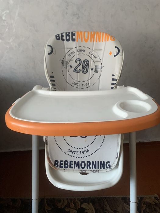Стільчик для годування.