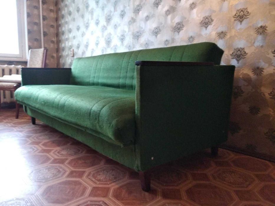 Продам  диван  .