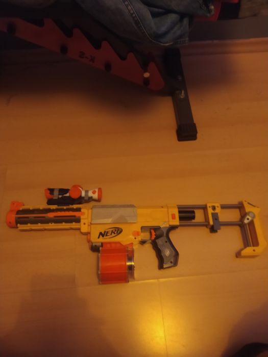 Nerf karabin wyborowy z celownikiem snajperski i pojemnym magazynkiem