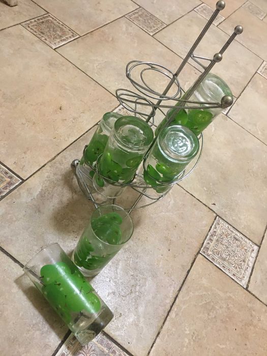 Набор стаканов на подставке чашки рюмки стопочки бокалы