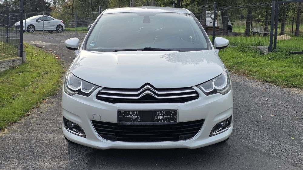 Citroen c4 lift  biala perła bardzo bogate wyposażenie  Ledy  serwisowany do  końca