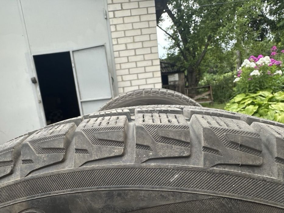 Гума зимова Yokohama 225/55 R19 iceGUARD G075