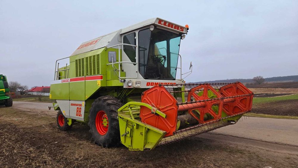 Свіжопривезений комбайн клас домінатор 88s