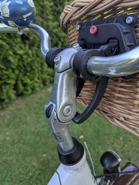 Rower miejski Romet Moderne 7 damski z koszem biały