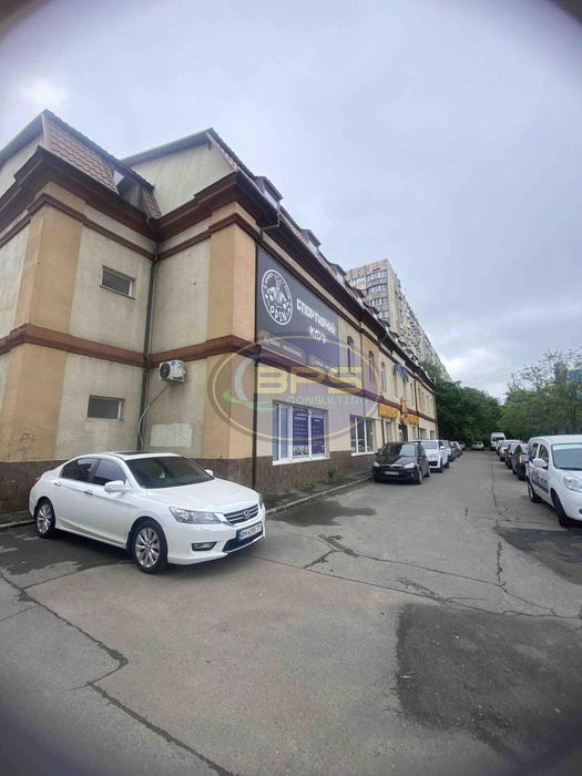 Продам рабочий торгово-офисный центр