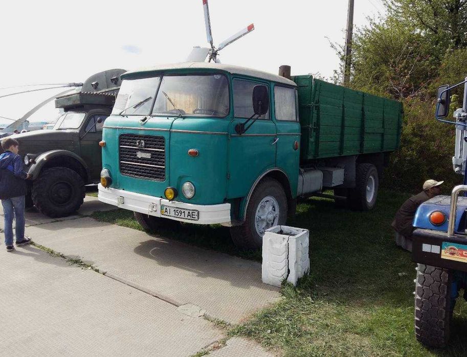 Продам ретро вантажівку SKODA 706