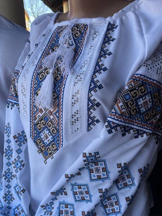 Пара вишиванка. Чоловіча - жіноча