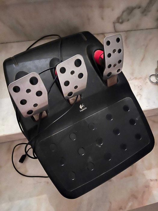 conjunto logitech volante mudancas e pedais para jogar