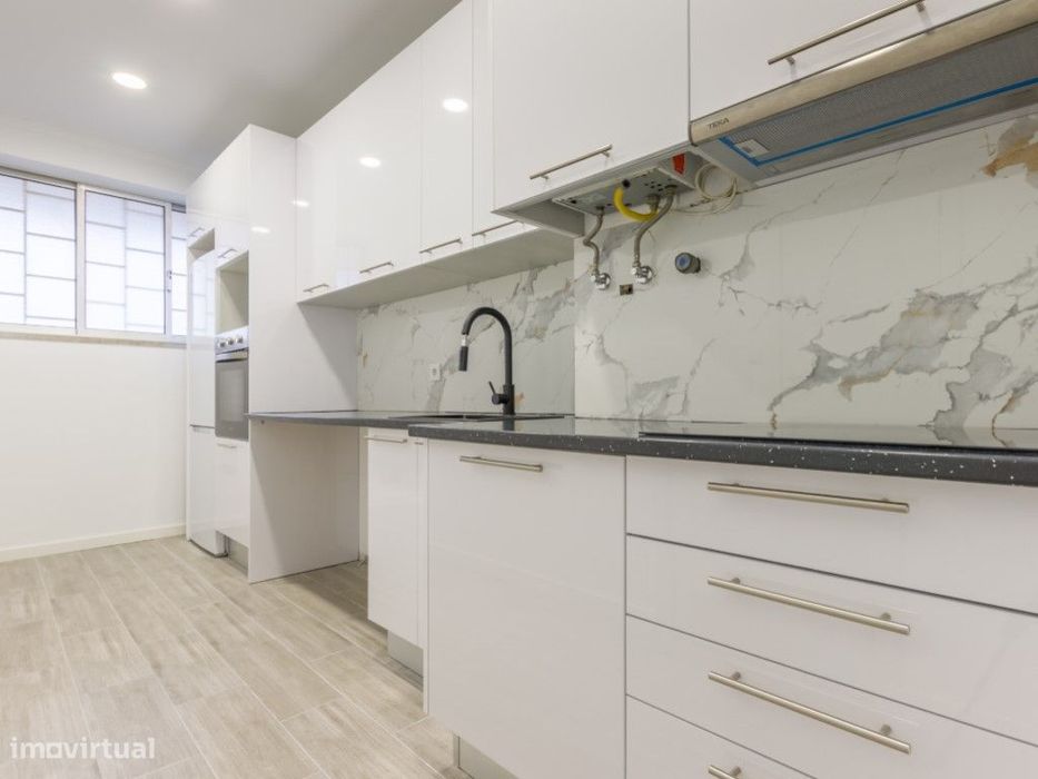 Apartamento T1 renovado | Amora-Seixal | Vista desafogada