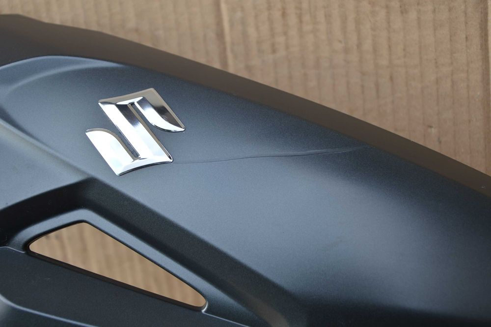 Suzuki DL 1000 '14r+ OWIEWKA osłona prawa emblemat