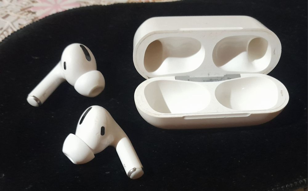 Навушники Apple AirPods