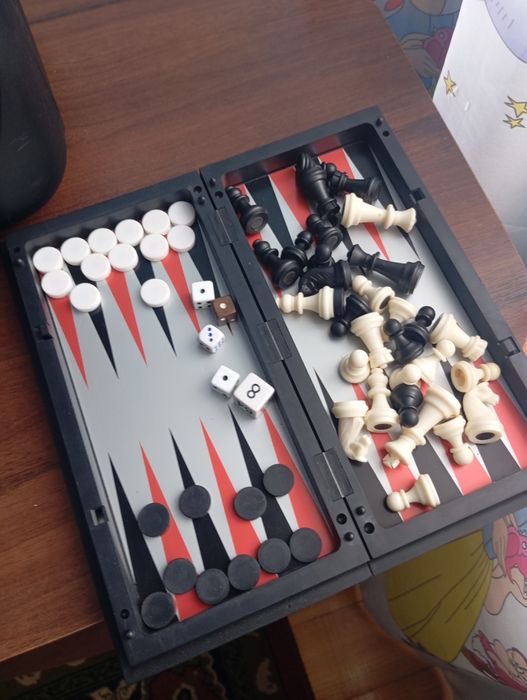 Продам шахмати на магнітах