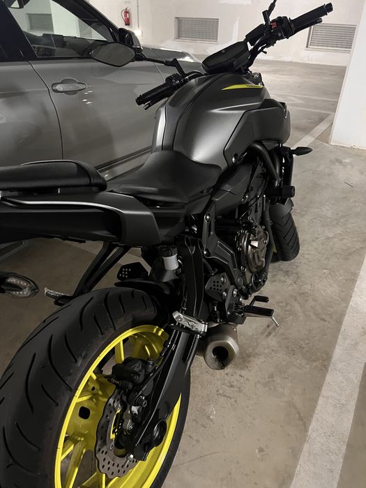 Yamaha MT 07 (igual a nova)