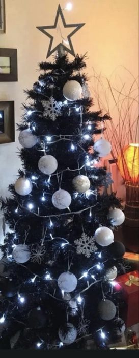 Árvore de natal com 50 decorações