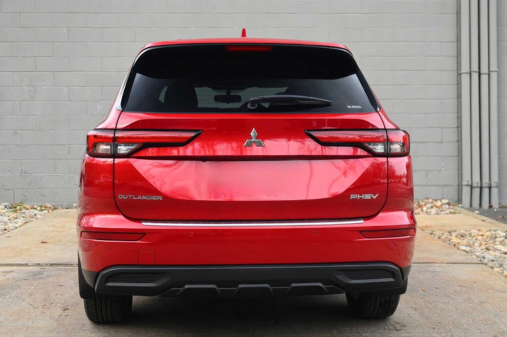 Mitsubishi Outlander PHEV SEL      2023