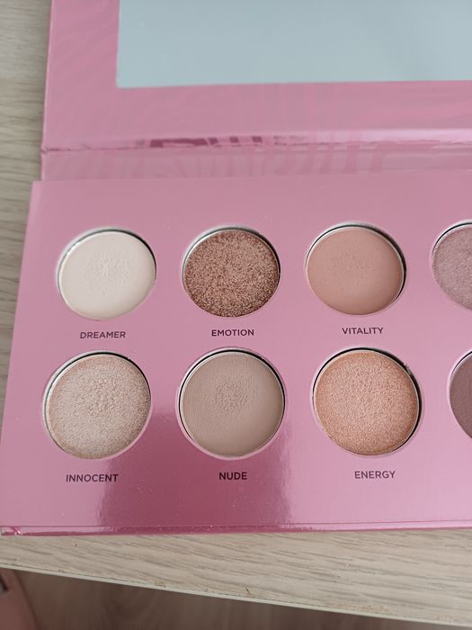 Paleta cieni do powiek Eveline Pure Soul