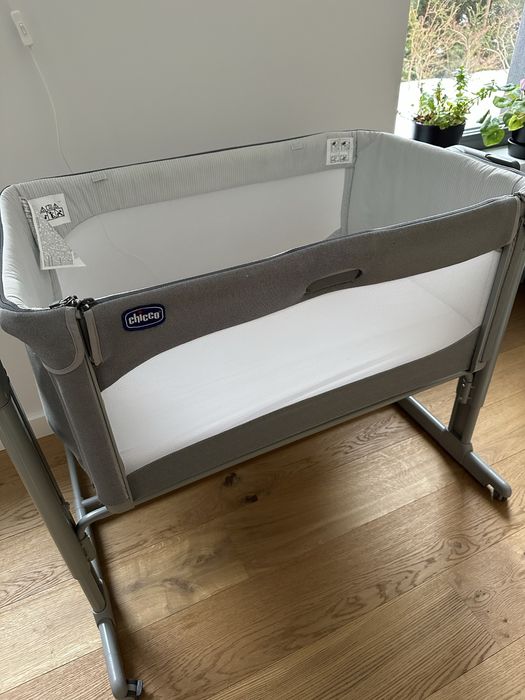 Łóżeczko Chicco Next2Me  ( Next to me ) Magic karuzela gratis