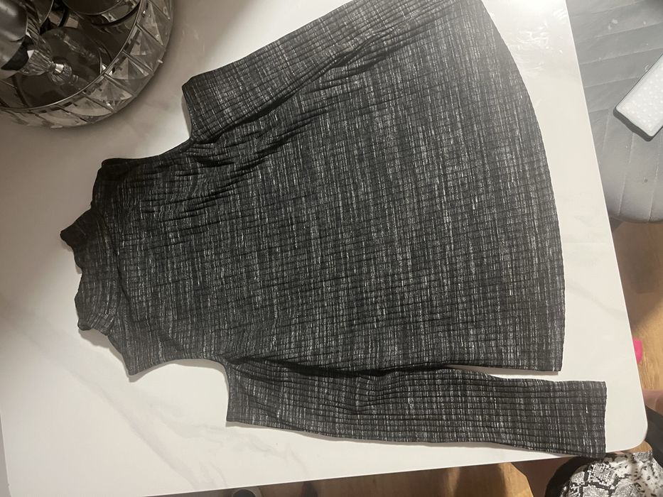 Bluzka even&odd wycięte ramiona odkryte długi rękaw golf prążek