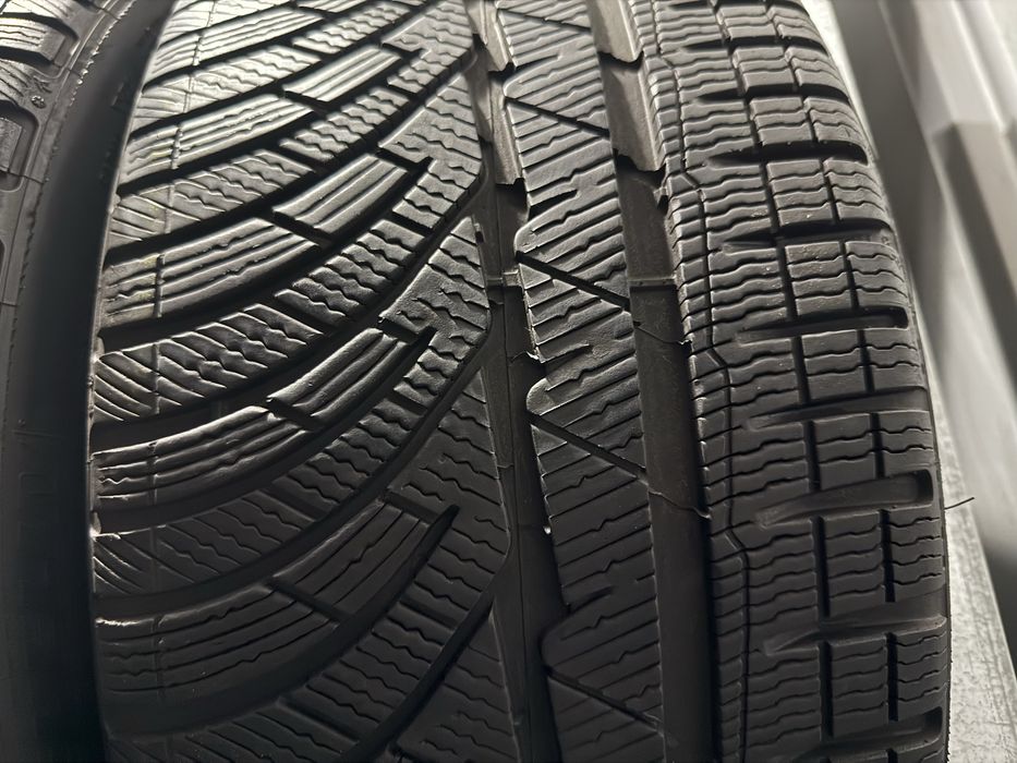 235/35 r19 Michelin 4шт.