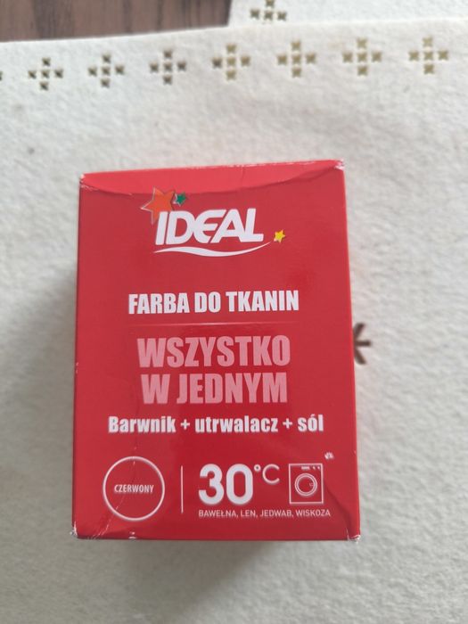 Farba do ubrań czerwona przywraca kolory.