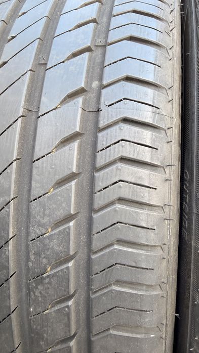 Шини б/у 235/40 r19 літо  (стан нових 24рік)