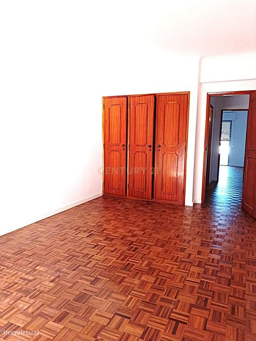 Vista Panorâmica, Central, Excelente Estado De Conservação, Muito Lumi