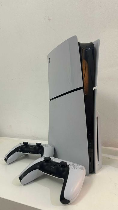 Playstation 5 PS5 + 2 Comandos (300€)