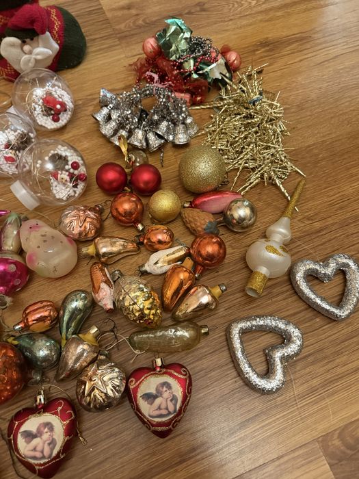 Новорічні іграшки