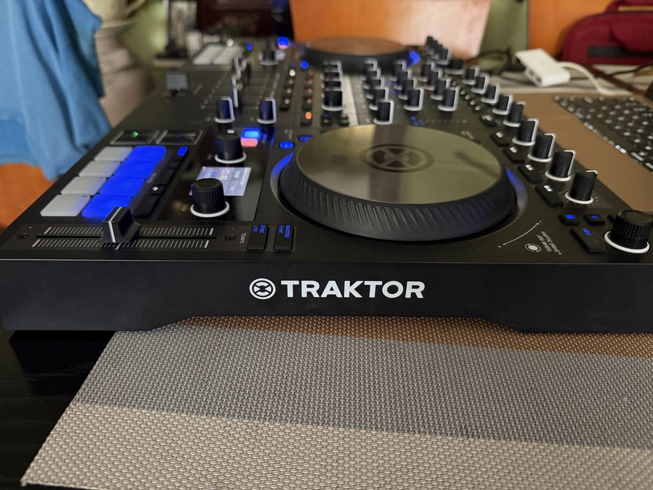 Native Instruments Traktor Kontrol S4 Mk3