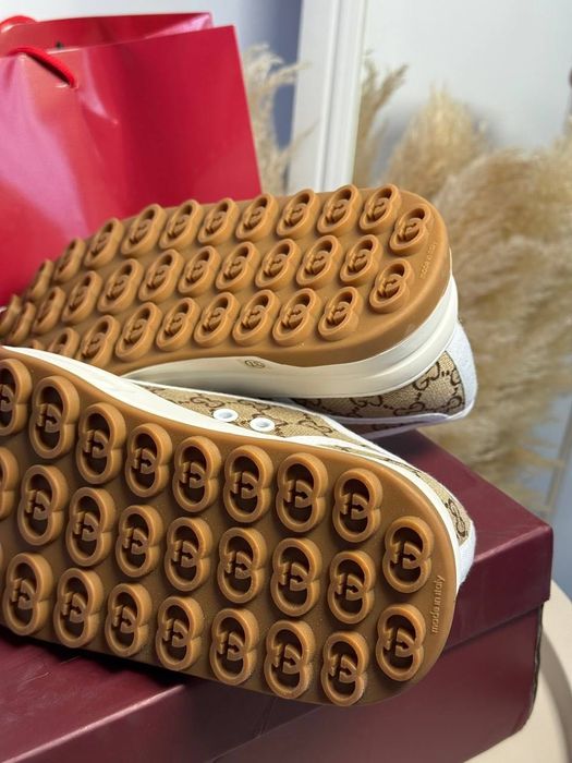 Sneakersy Gucci na platformie  trampki