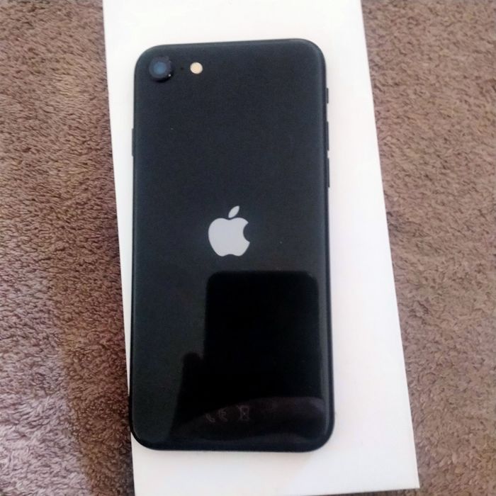 iPhone se 64gb ..