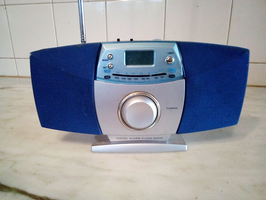 Rádio Despertador Antigo (Avaria)