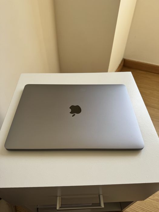 MacBook Pro Touch Bar Cinzento 13" 2017 RAM: 8 GB - 256 GB SSD