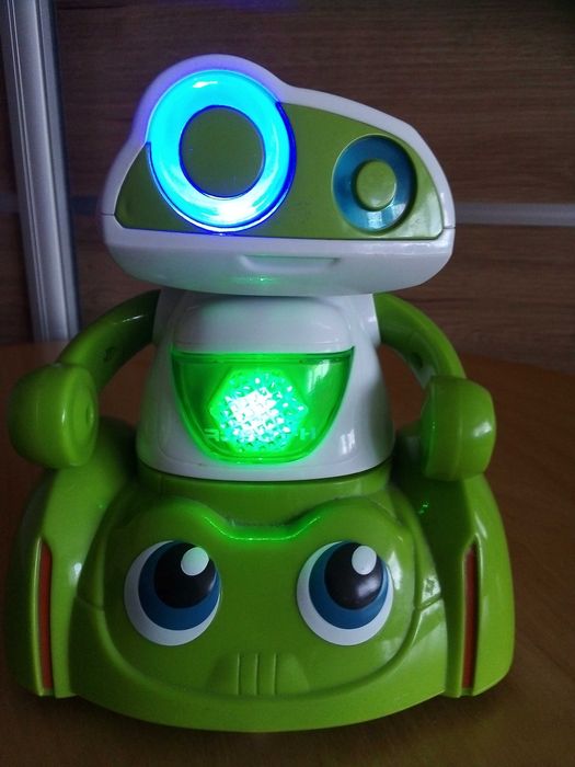 Robot Kosma, dumel