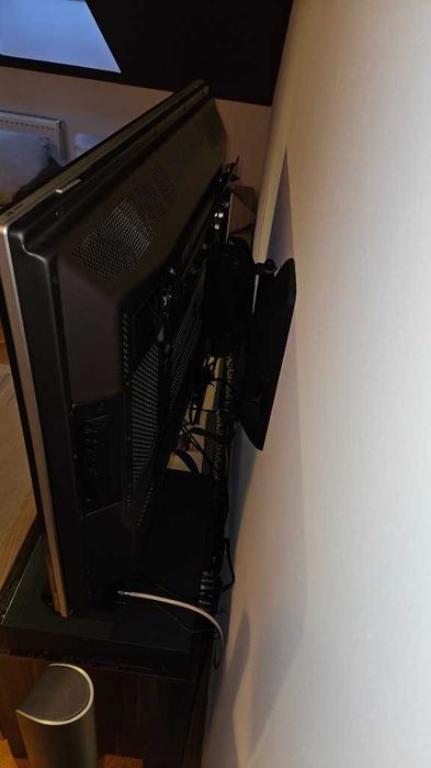 Telewizor plazma pioneer PDP-427xa oraz uchwyt ścienny.
