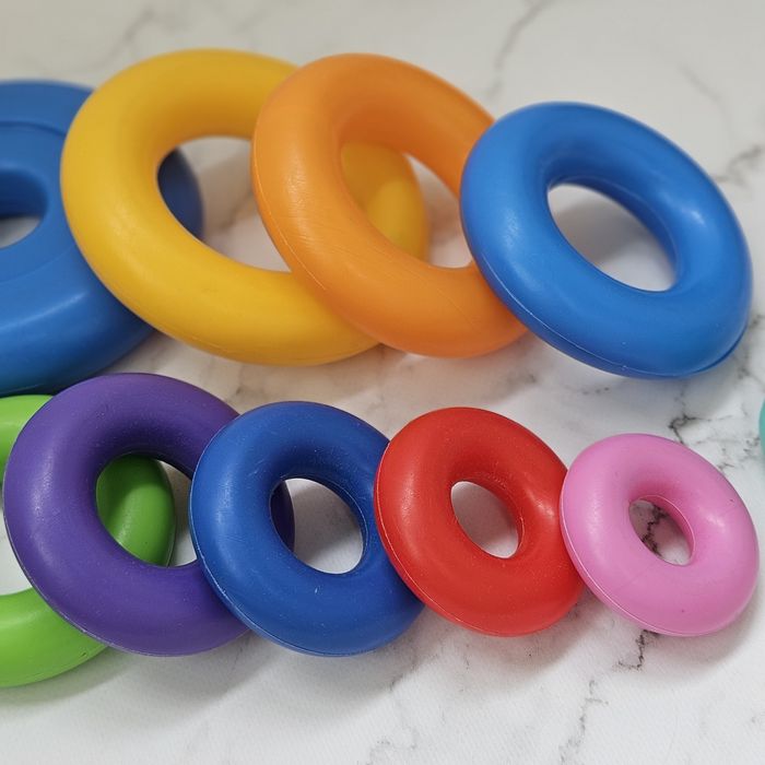 Іграшка кільця від дитячої пірамідки