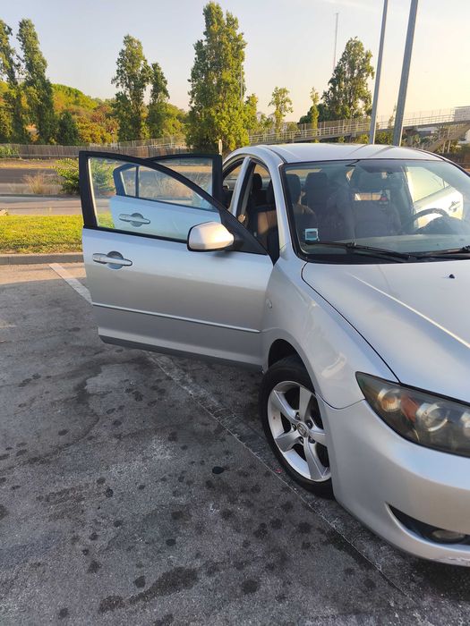 Carro modelo Mazda 3