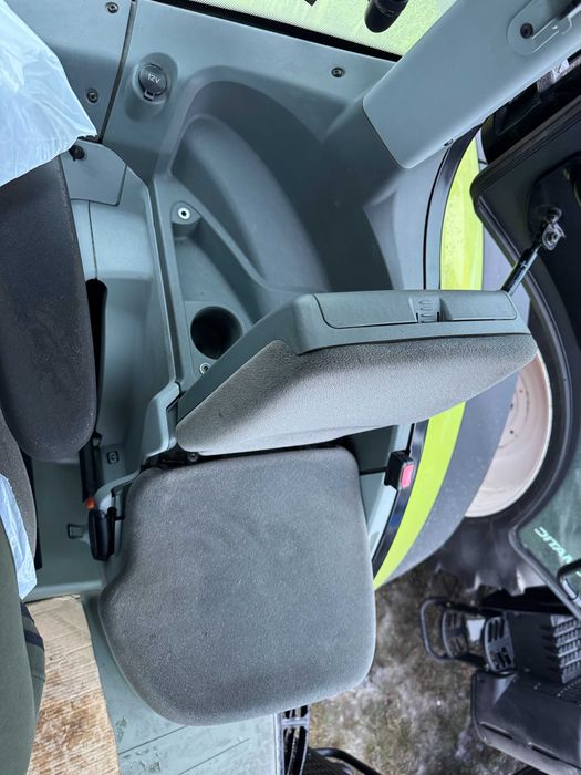 Продаж Claas Axion 920