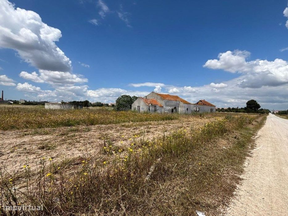 Terreno misto com viabilidade de construção com 10hA