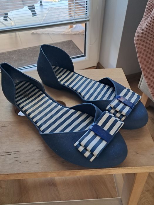 Nowe baleriny granatowe w paski, z kokardka, 37