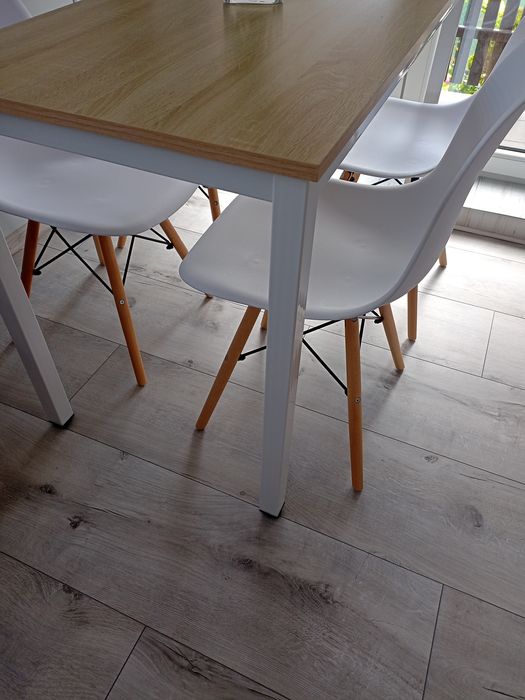 Stół z 4 krzesłami do kuchni jadalni salonu