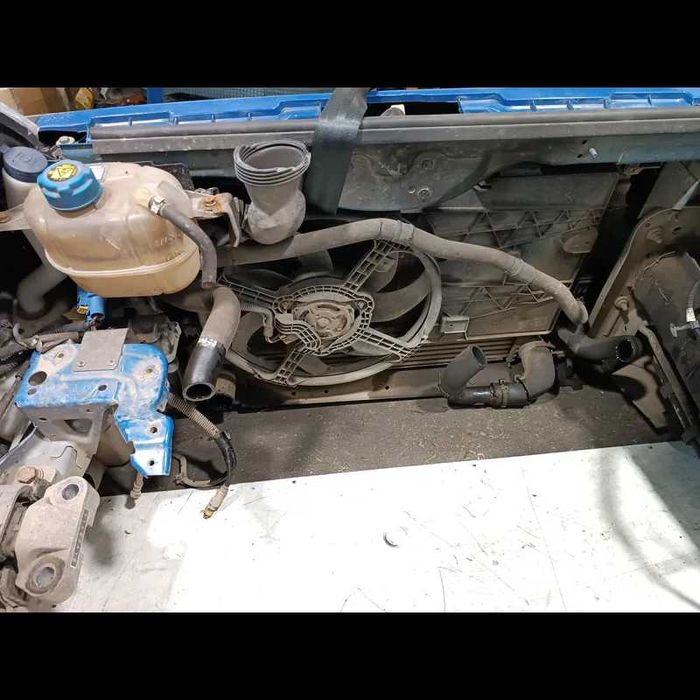 2015 Peugeot Bipper комлект переда морда бампер фара капот .в сборе