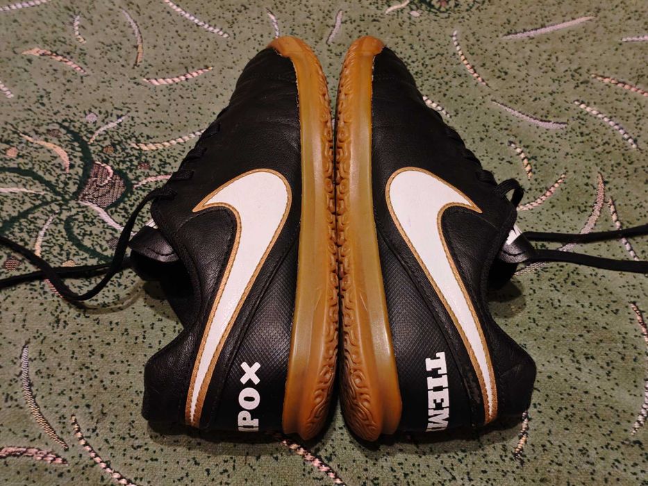 Футзалки   Nike Tiempo X  (оригинал) фирменные  размер-35 стелька- 22см