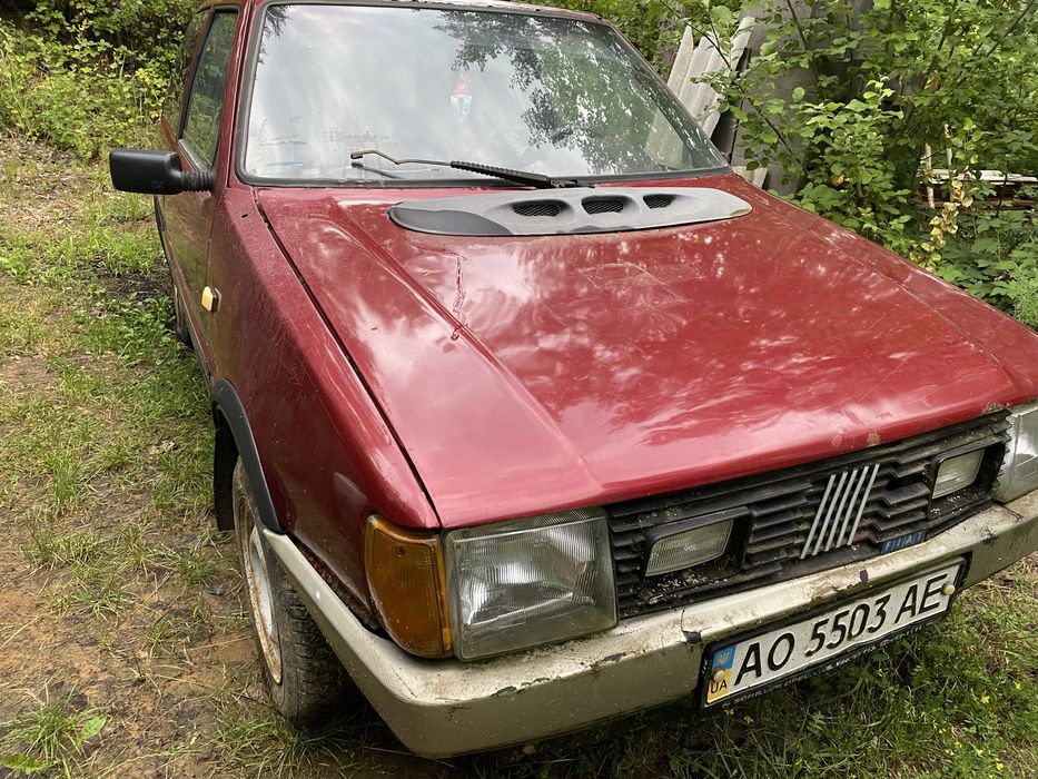 Рідкісний  Fiat Uno MK1 на запчастини. Молдинги, накладки, арки, решітка з протитуманками