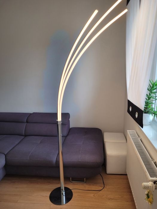 Lampa stojąca podłogowa