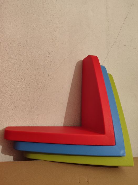 Prateleiras coloridas Ikea