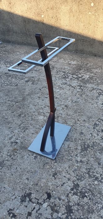 Toalheiro com pé estado impecável